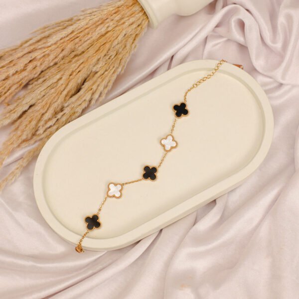Black & White Clover Anti-Tarnish Bracelet
