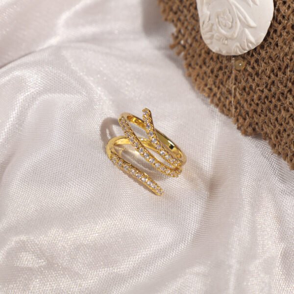Spiral Tennis Crystal Ring | Anti-Tarnish